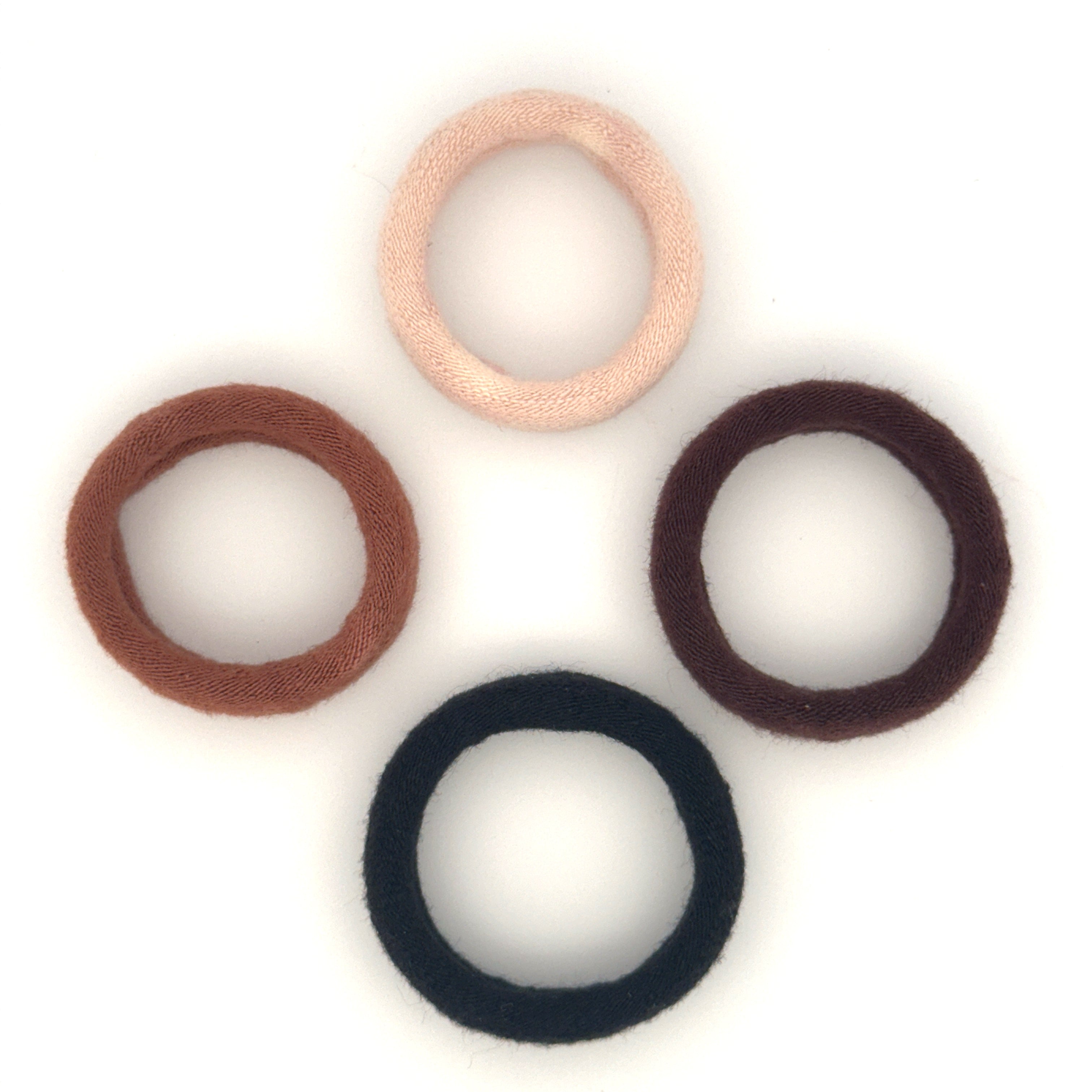 „Verschiedene Haargummis in unterschiedlichen Größen und Farben – geeignet für feines, normales und dickes Haar.“